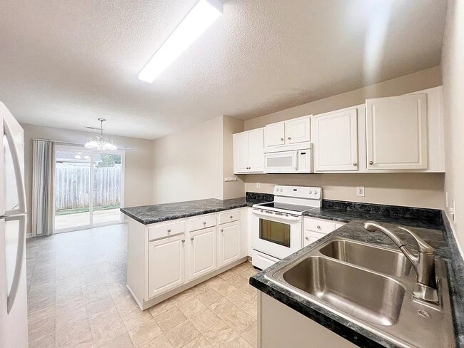 Building Photo - 312 Golden Leaf Ln