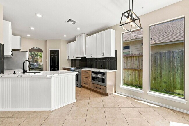 Building Photo - 5526 Walnut Glen Ln