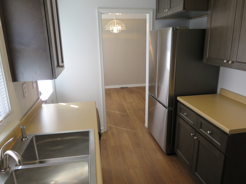 Building Photo - 1621 Dearborn Dr