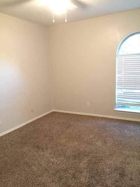 Building Photo - 3402 Warfield Dr