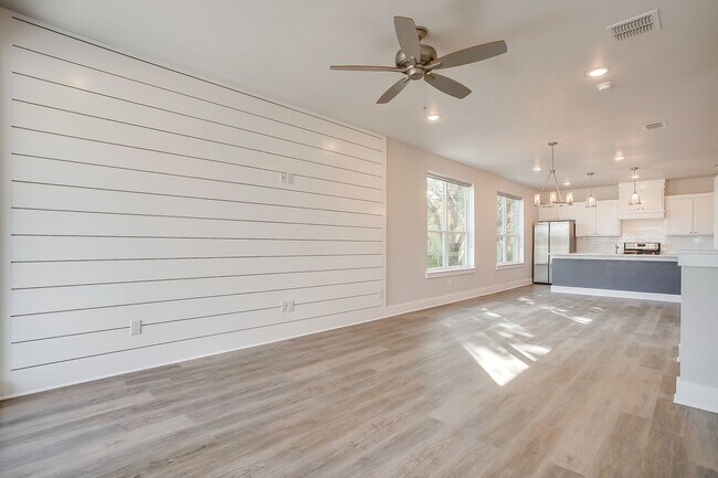 Building Photo - 2323 Benbrook Blvd