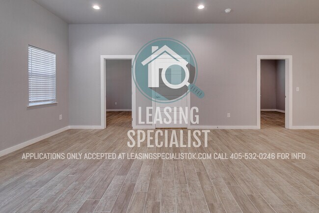 Building Photo - AMAZING NORMAN HOME AVAILABLE TO PRE-LEASE...