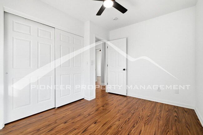 Building Photo - Charming Home with Washer/Dryer and Fenced Yard