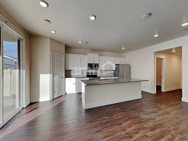 Building Photo - 4043 Bold Stripe Ave