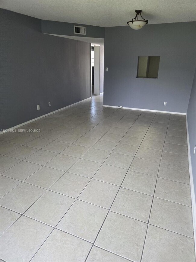 Building Photo - 8040 N Colony Cir