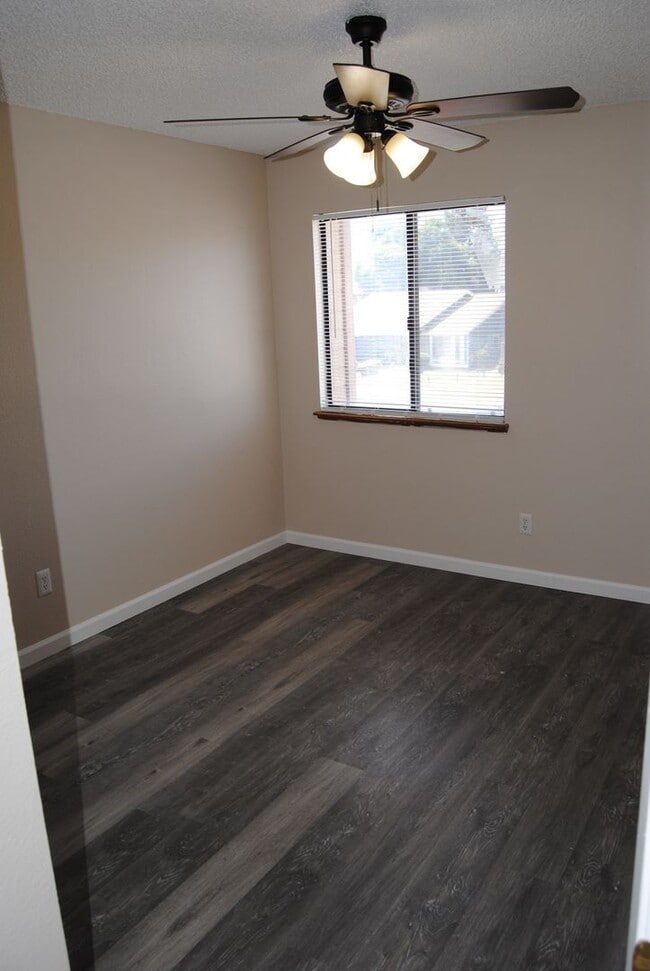 Building Photo - Price Reduced