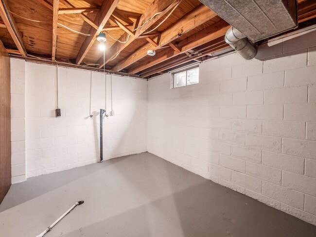 Building Photo - 8235-8237 Goldsmith Dr