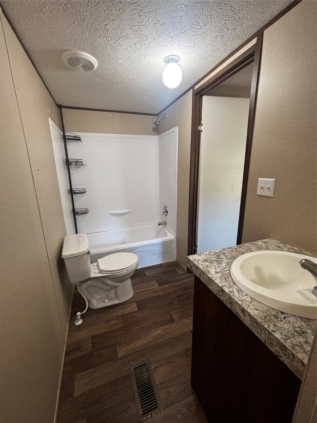 Building Photo - 10 S Walnut Lake Dr