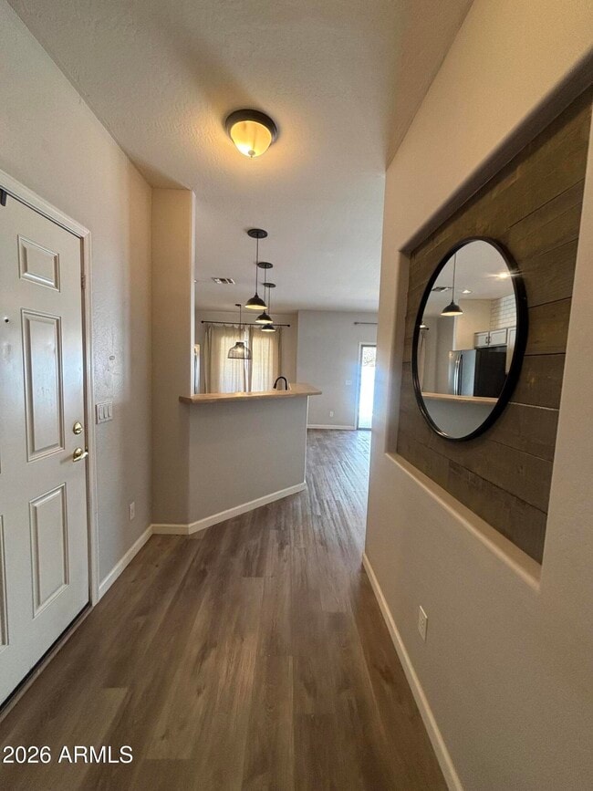Building Photo - 948 E Savannah Dr