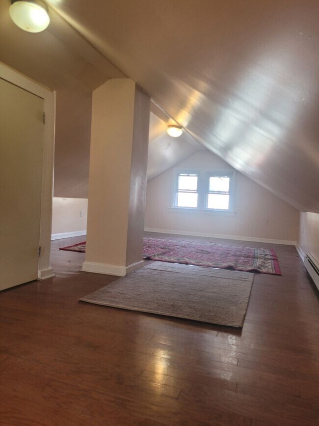 Building Photo - 24 Valley St