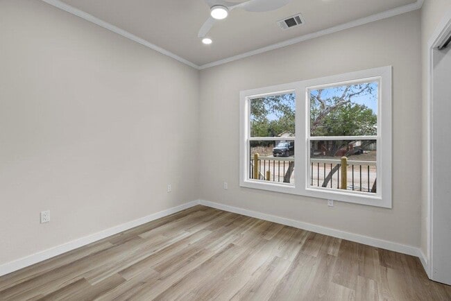 Building Photo - 30 Wood Glen Dr