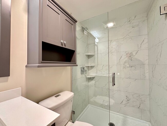 Building Photo - Nicely renovated 2 bed condo in the heart of the North End.