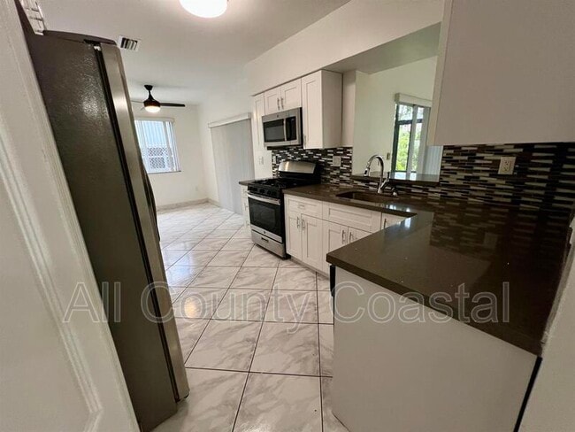 Building Photo - 8640 Wilshire Dr