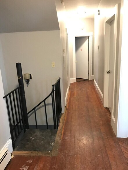 Building Photo - 8 Sunset St