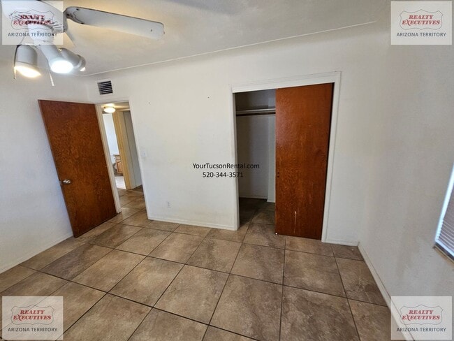 Building Photo - Speedway & Rosemont Blvd - 2/1 home with AC and fenced yard