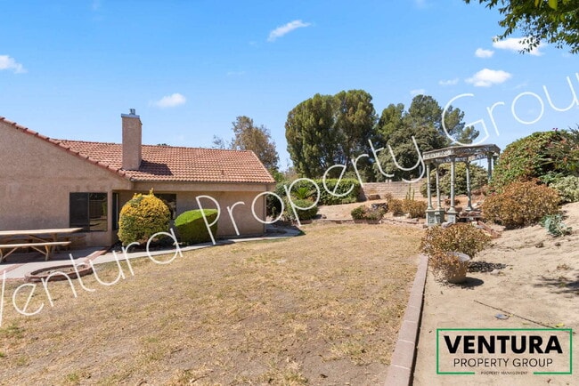 Building Photo - Clean 3-Bedroom, 2 Baths with large yard in Moorpark – Comfort & Convenience Await!