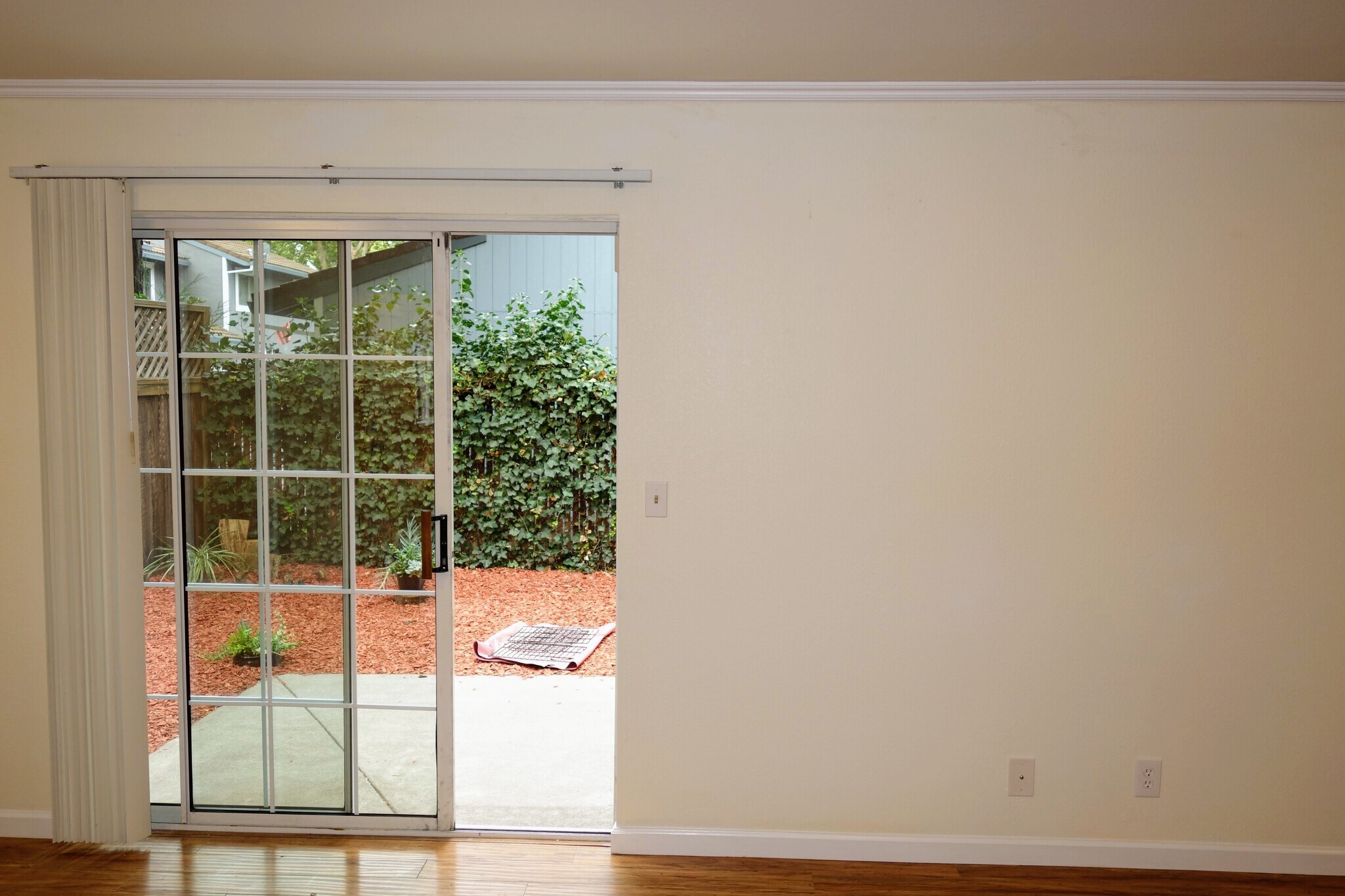 Building Photo - 983 Hacienda Circle