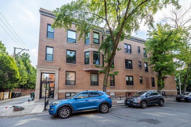 Primary Photo - 3611 N Greenview Ave