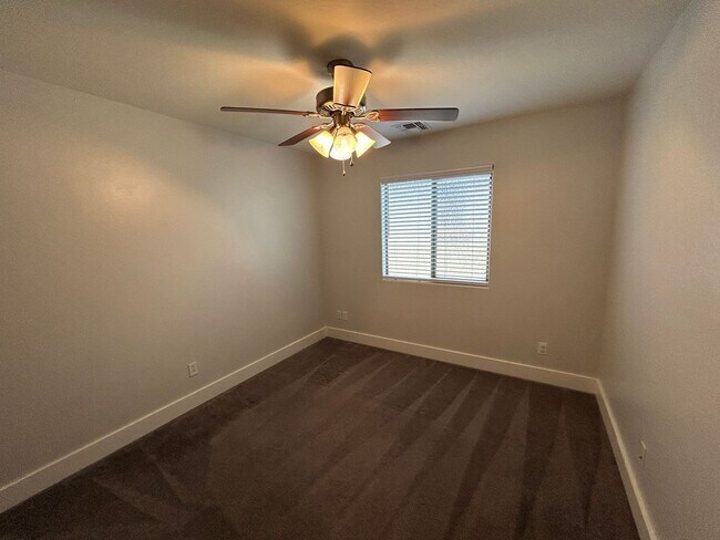 Building Photo - 15439 W Poinsettia Dr