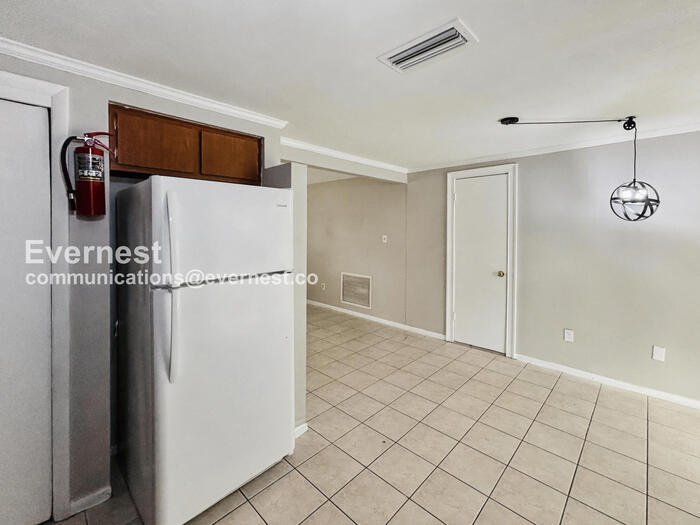 Building Photo - 2412 Arcadia Rd