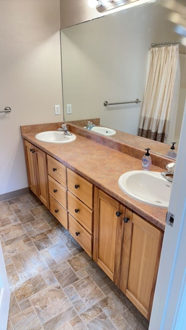 Building Photo - Sunny 3 Bedroom, 2 full bath w/Solar and B...