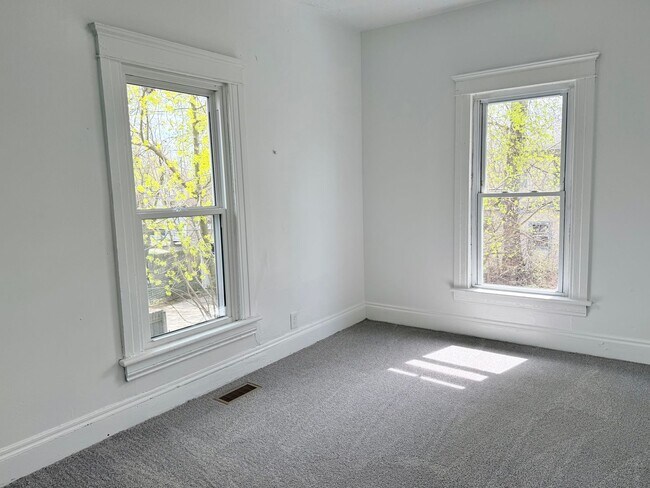 Building Photo - 1701 E Ganson St