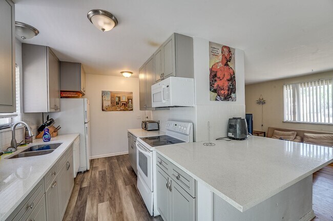 Building Photo - Lovely 4 Bed 2 Bath Ranch-Style House in Fort Collins!