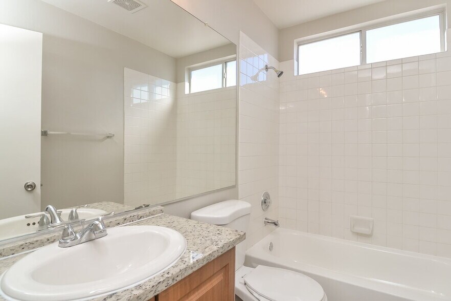 Building Photo - 4910 Rancho Domingo Ct