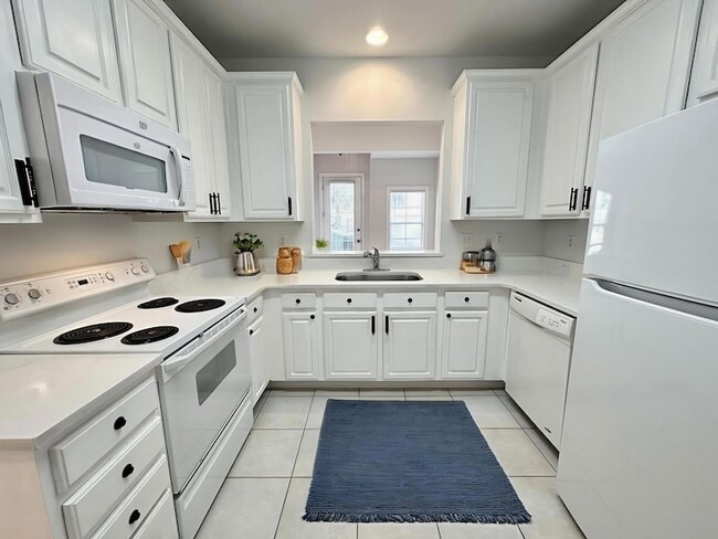 Building Photo - 108 Mantero Way