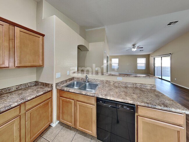 Building Photo - 1172 E Elm Rd