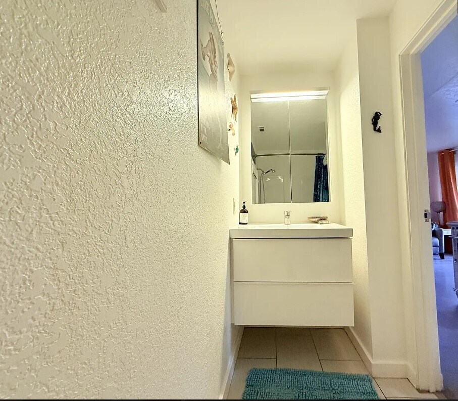 Building Photo - 680 N Ashurst Ct