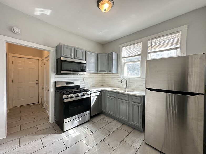Building Photo - 2548 N Kildare Ave