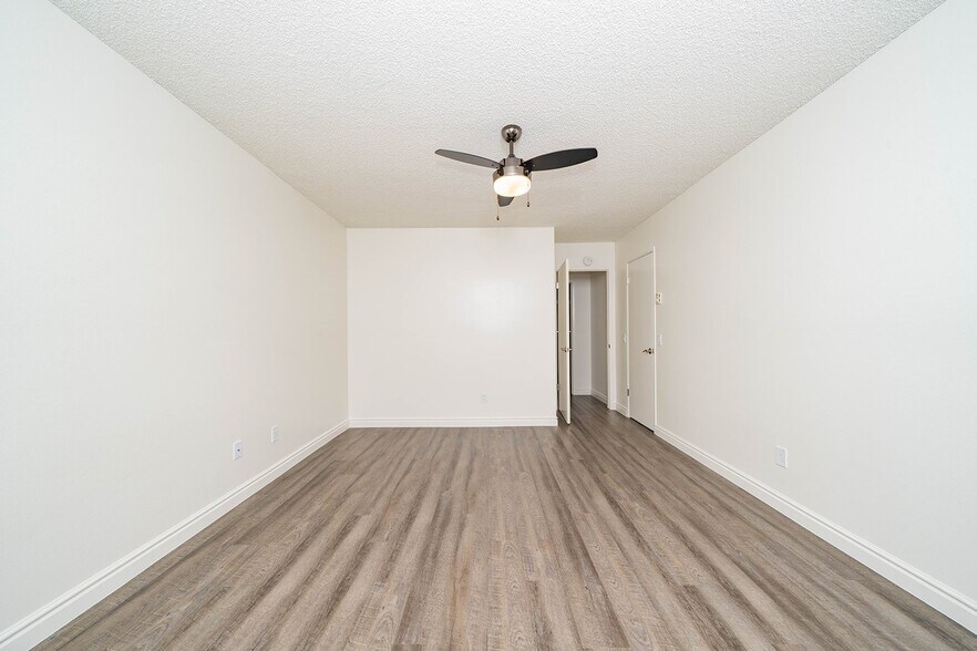 Building Photo - 1150 Meadow Lake Dr