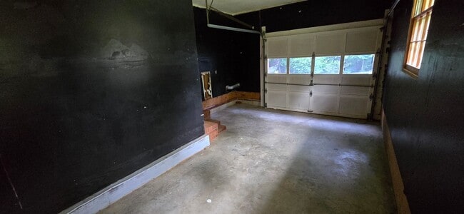 Building Photo - Nice private ranch in the woods