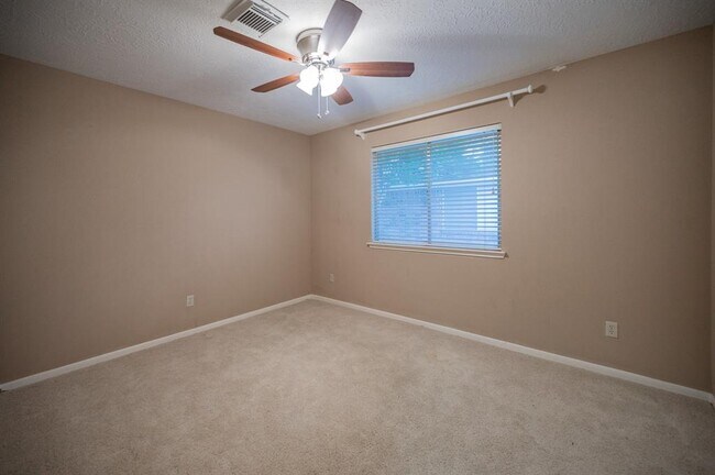 Building Photo - 1114 Gulfton Dr
