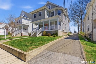 Building Photo - 21 Quintard Terrace