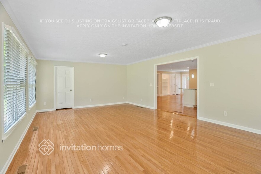 Building Photo - 416 Windsor Dr SW