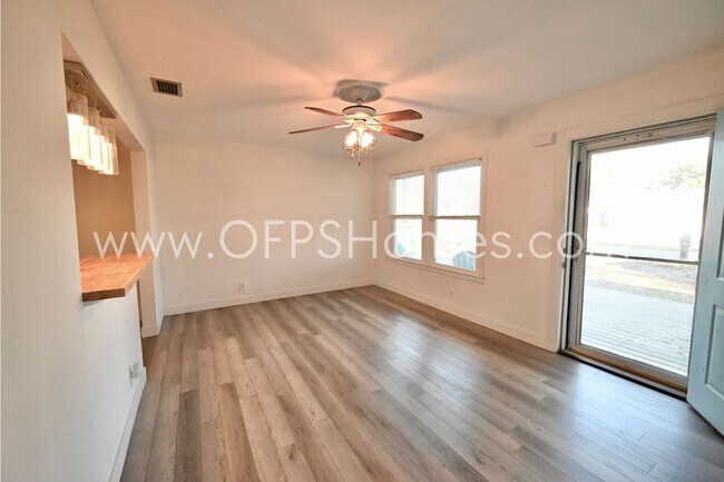 Building Photo - 305 Okaloosa Rd NE