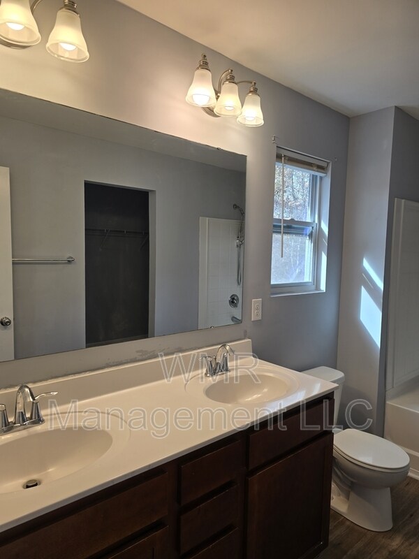 Building Photo - 912 Sherman St