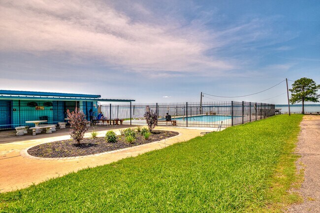 Building Photo - 20 Clearview