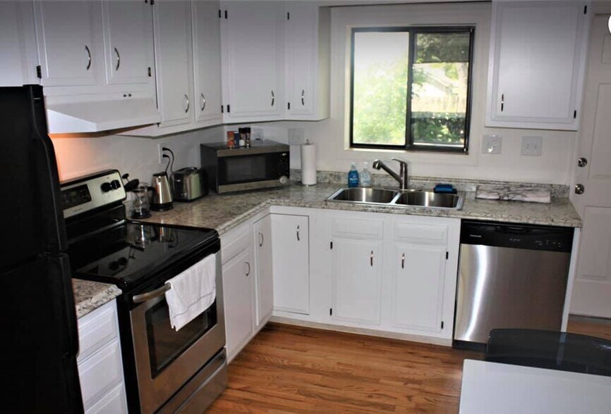 Kitchen - 1228 Maple Street