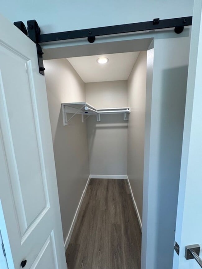 Building Photo - Modern-Brand New back house