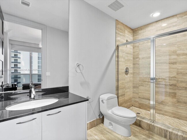 Building Photo - 15901 Collins Ave