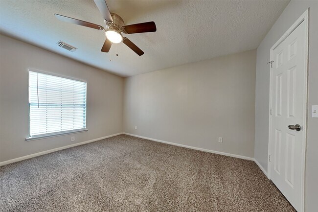 Building Photo - 6 E Summer Storm Cir