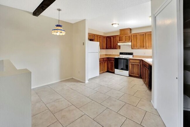 Building Photo - 4325 E Fairmount St