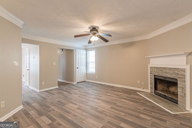 Building Photo - 5895 Hampton Ct
