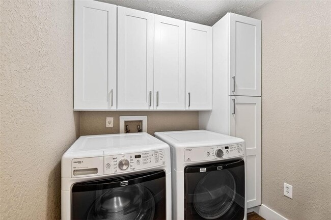 Building Photo - 6535 Brentwood Dr.