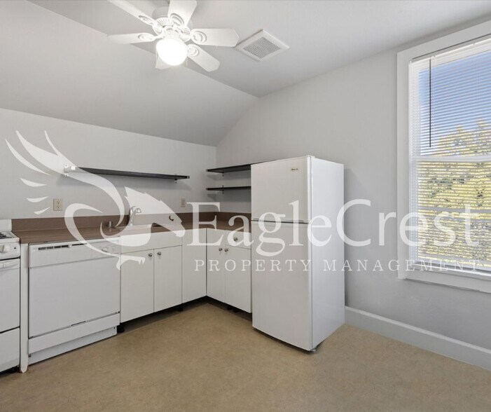 Building Photo - 105NSP