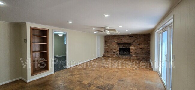 Building Photo - 7297 Moss Ln