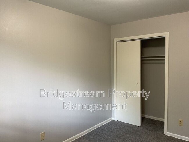 Building Photo - 7837 N Main St